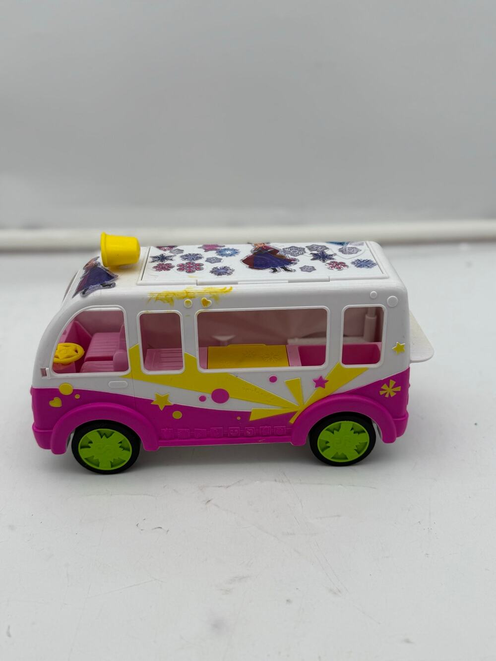 Shopkins Cutie Cars Camper Van RV Toy Vehicle Pink Purple